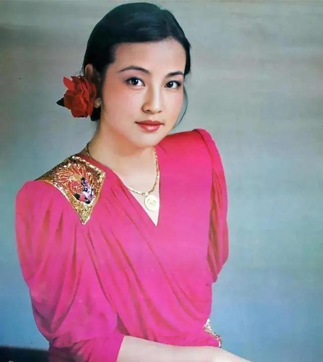 劉曉慶簡(jiǎn)歷個(gè)人資料劉曉慶的個(gè)人資料簡(jiǎn)介插圖4